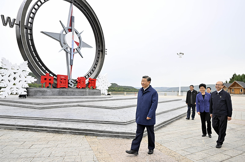 9月6日至8日，中共中央总书记、国家主席、中央军委主席习近平在黑龙江考察。这是6日下午，习近平在大兴安岭地区漠河市北极村考察。